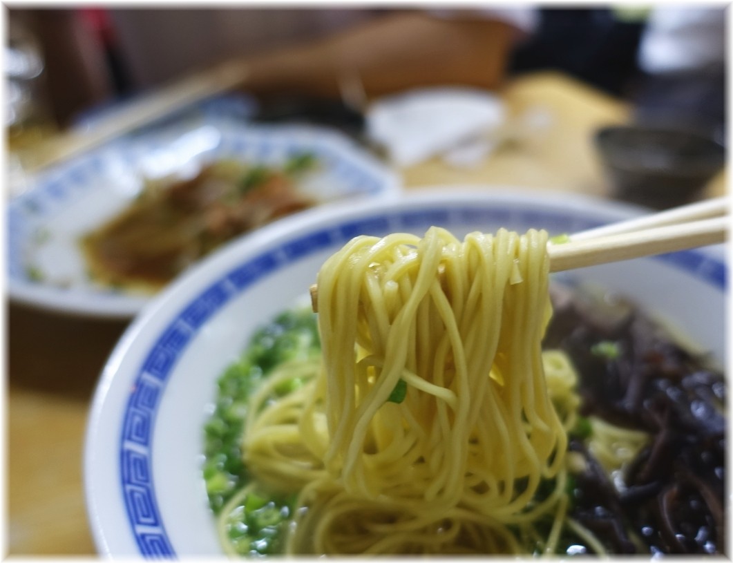 長浜らーめん呑龍2 長浜ラーメン(博多麺)の麺