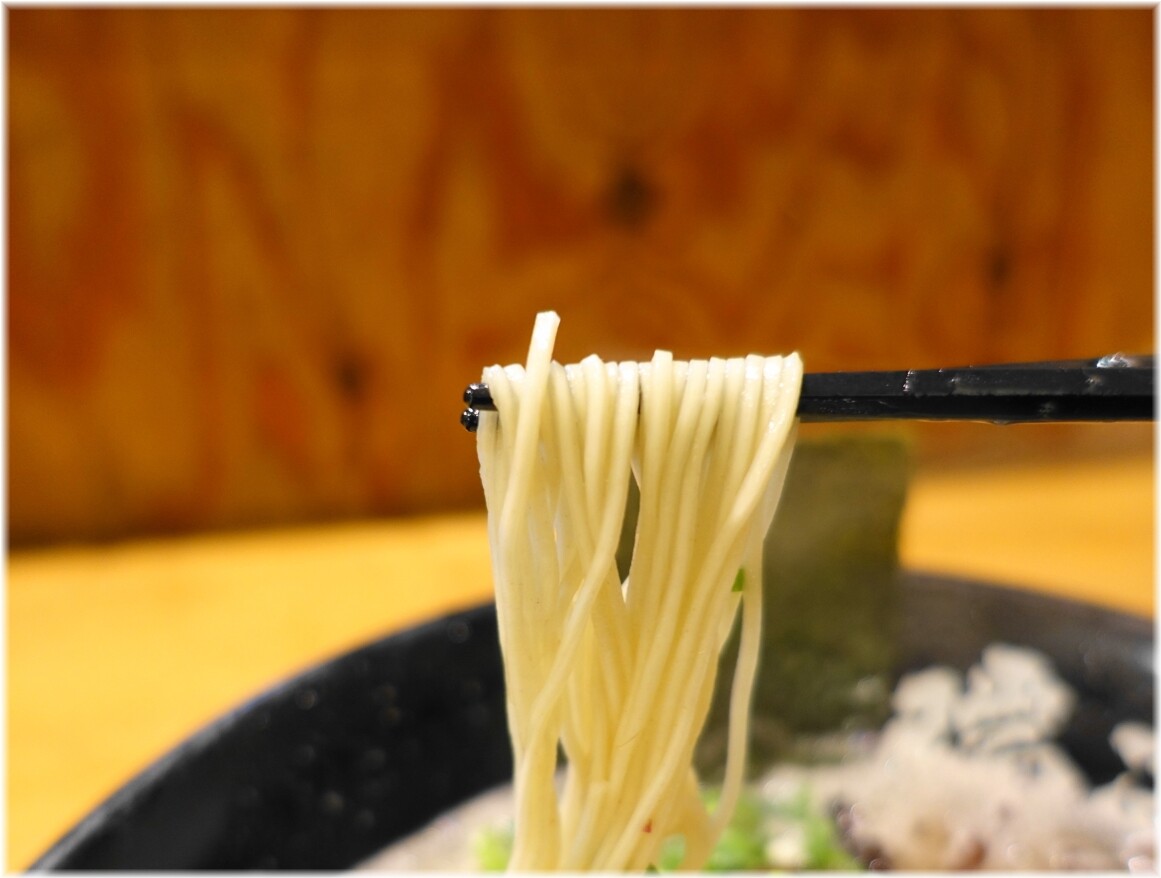 博多一瑞亭13 ラーメンの麺