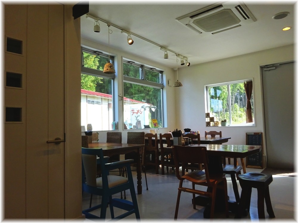 どんぐり 店内