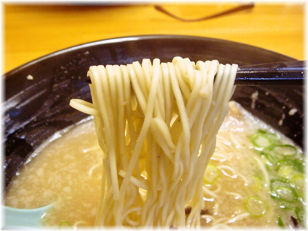 麺工房はいど とんこつラーメンの麺