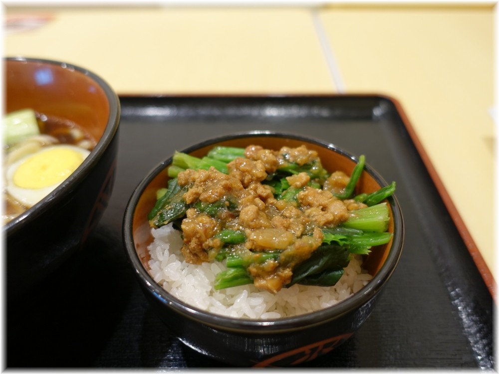 三商巧福赤坂店 ほうれん草の豚ミンチかけonザライス