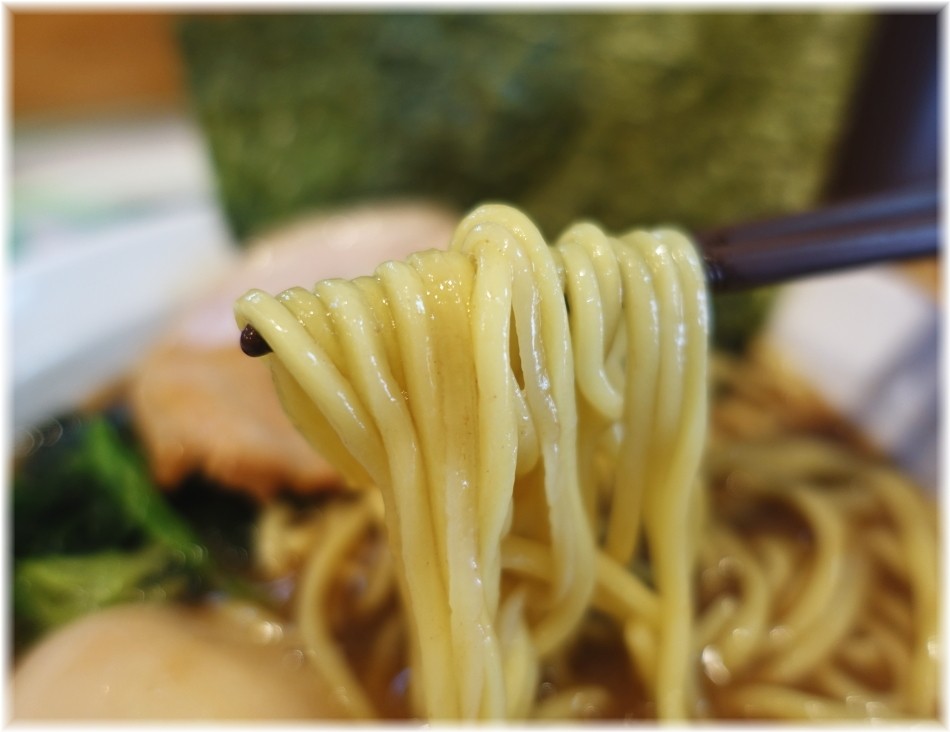 ラーメン黒王 味玉ラーメンの麺