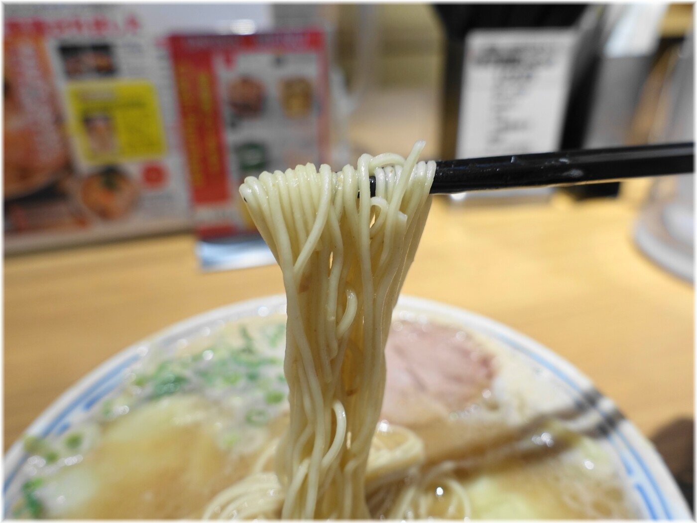 三代目博多だるま2 月見ワンタンメンの麺