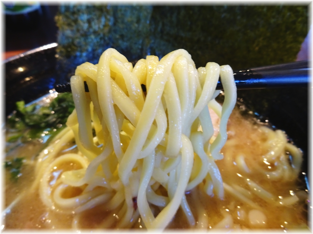 金八家 ラーメンの麺