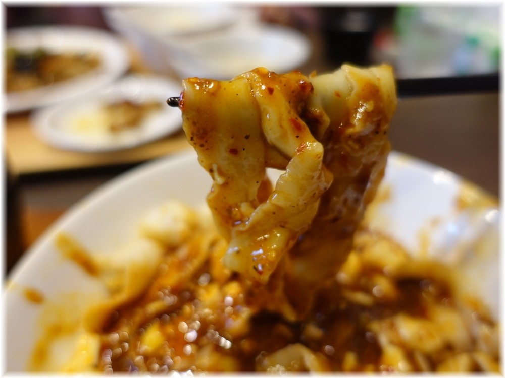 味覚田町店 石焼麻婆刀削麺の麺