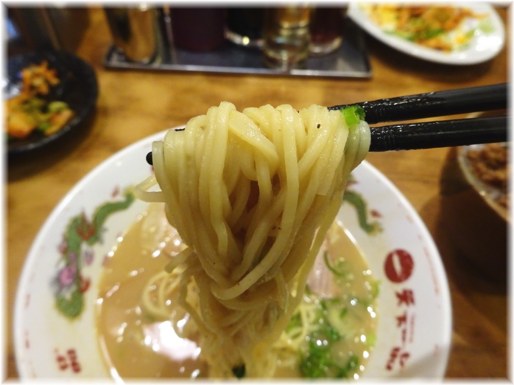 天下一品大宮東口店 ラーメンこってりの麺