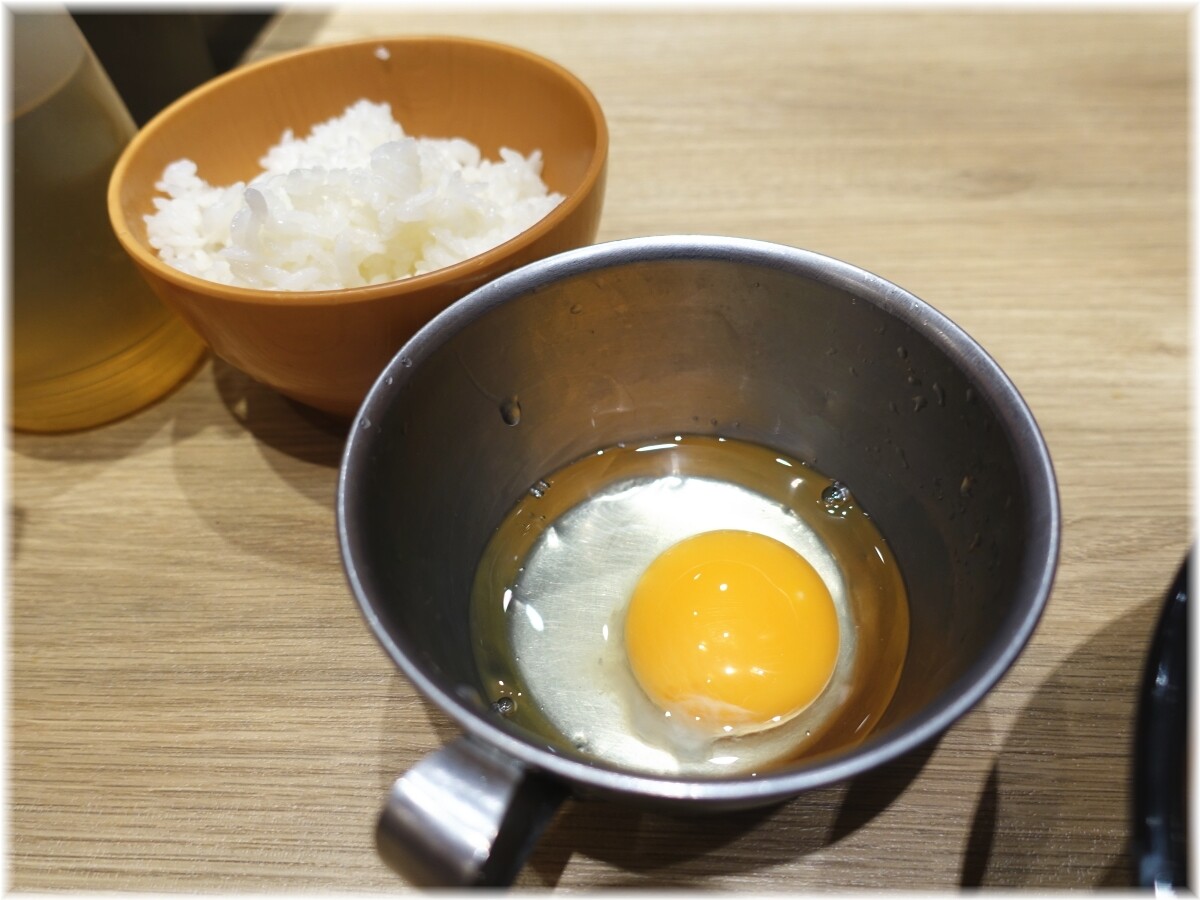 俺式純 朝ラータイムのサービス半ライスと生卵
