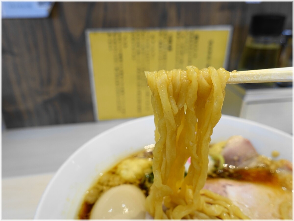 維新商店 みなとみらい店 特中華そばの麺