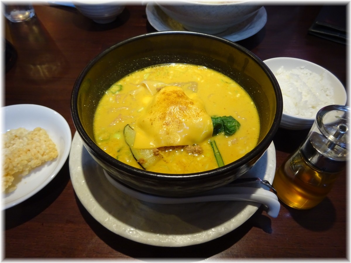 ユタの店 焼きチーズカレー担々麺