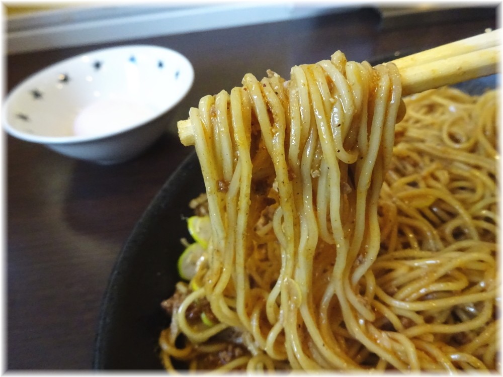 無奏天生 汁無し担々麺の麺
