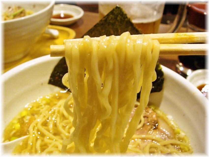 もぐや 塩ラーメンの麺