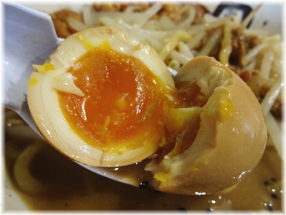 麺処丹行味素超辺鄙 ガッツリ!焦がし味噌麺の味玉
