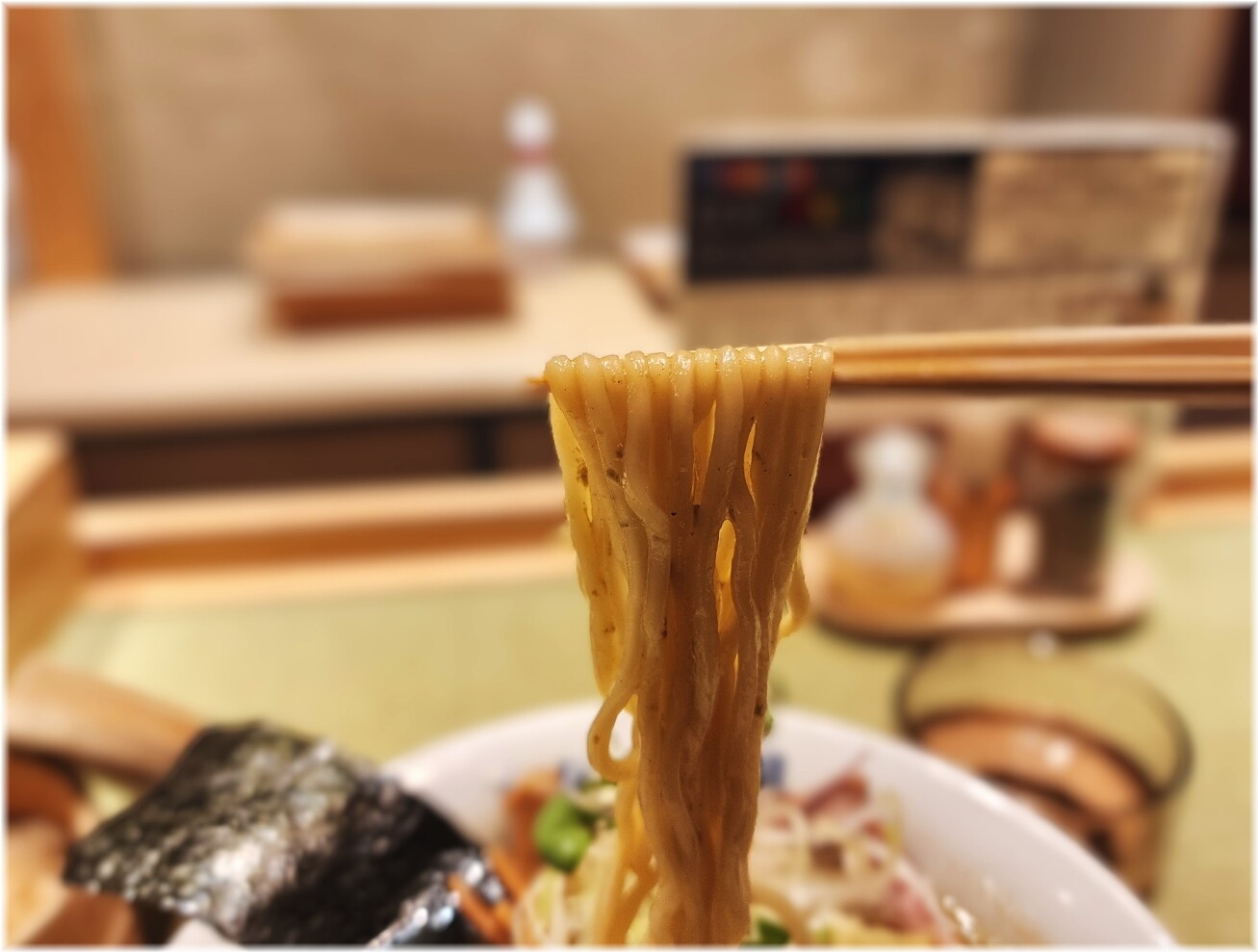らぁ麺牡蠣と貝 濃厚牡蠣らぁ麺の麺