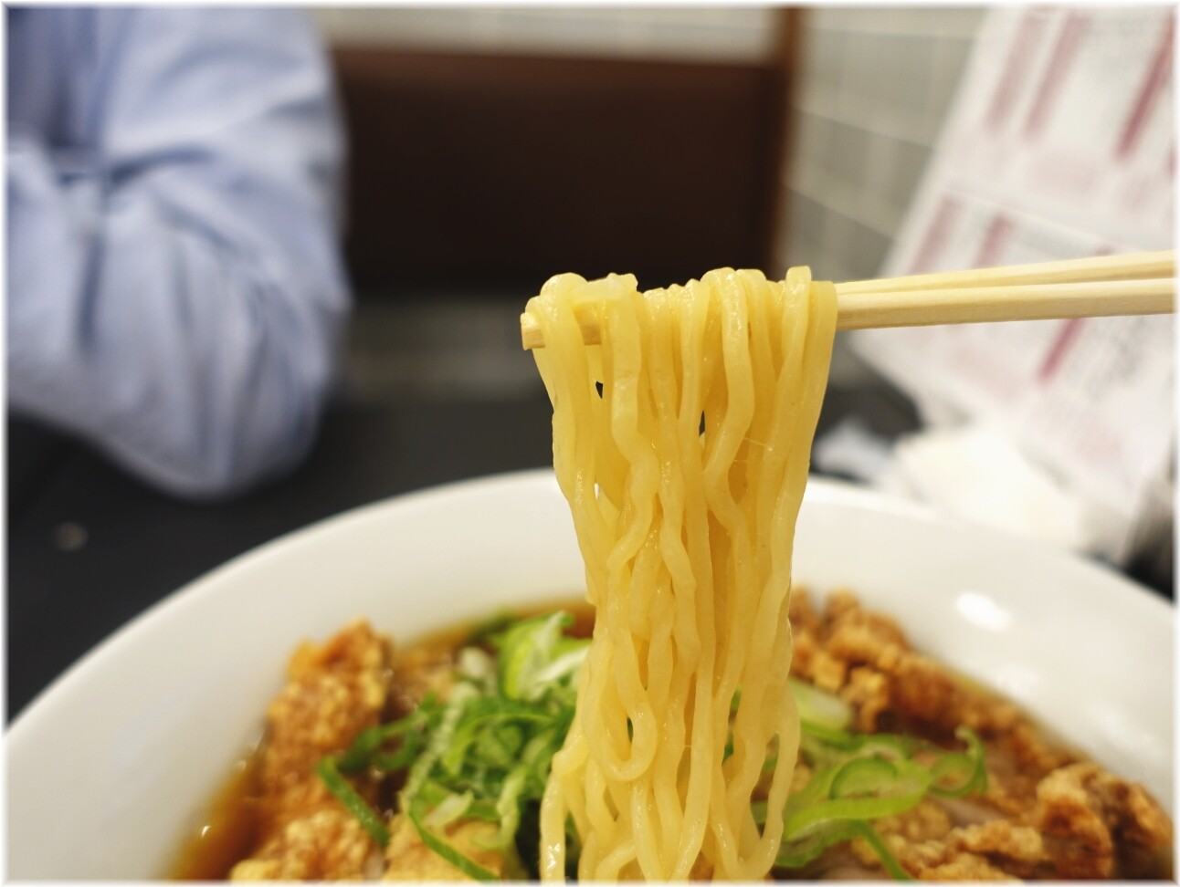 餃子の味よし渋谷道玄坂店 パーコー風からあげラーメンの麺