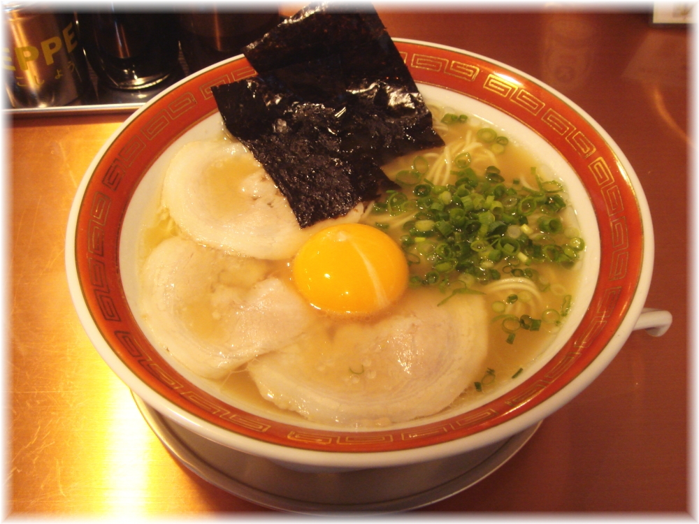 佐賀ラーメン美登里 味自慢ラーメン+生卵