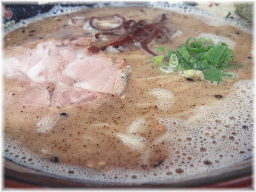 大勝園 黒とんこつラーメンのスープ