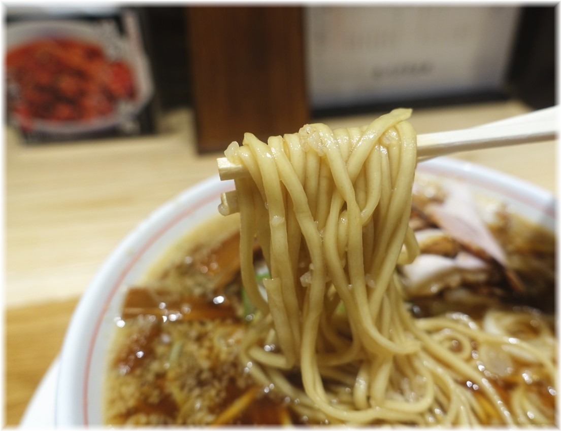 バラそば屋阿佐ヶ谷店 バラそば醤油の麺