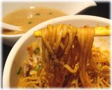 北狼 黄・カレーあえめんの麺
