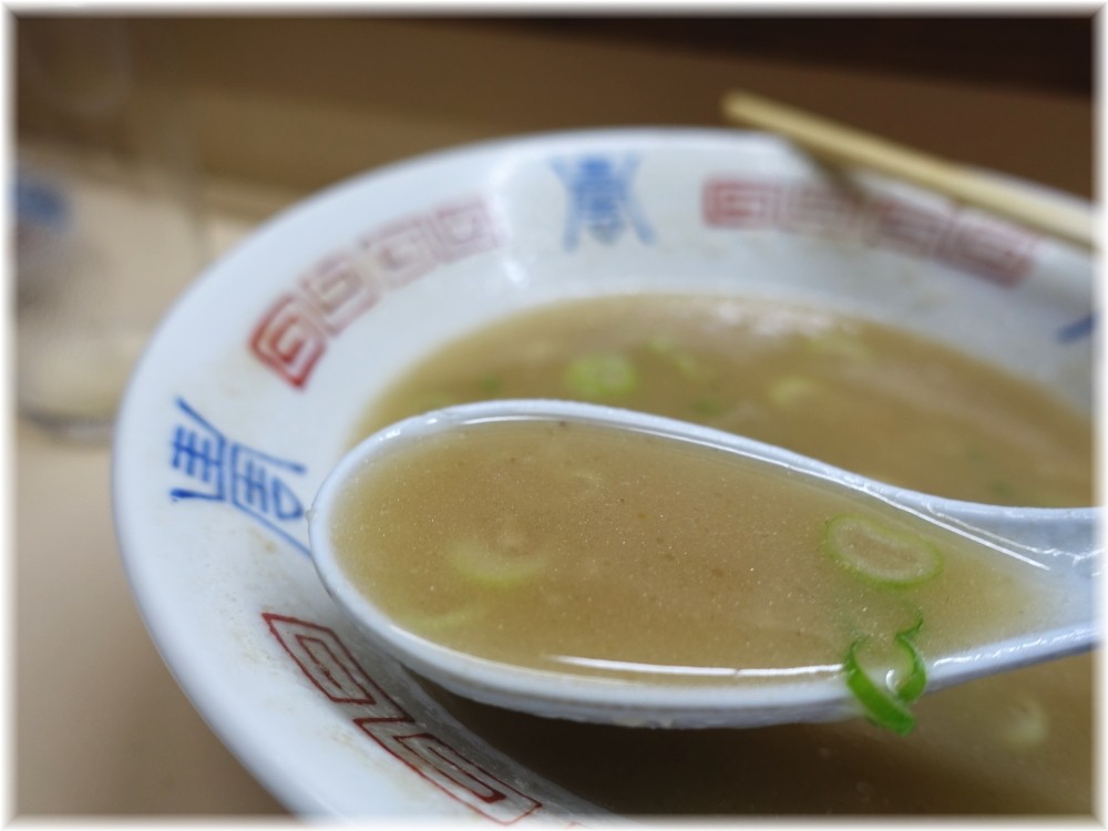 八ちゃんラーメン4 ラーメンのスープ2