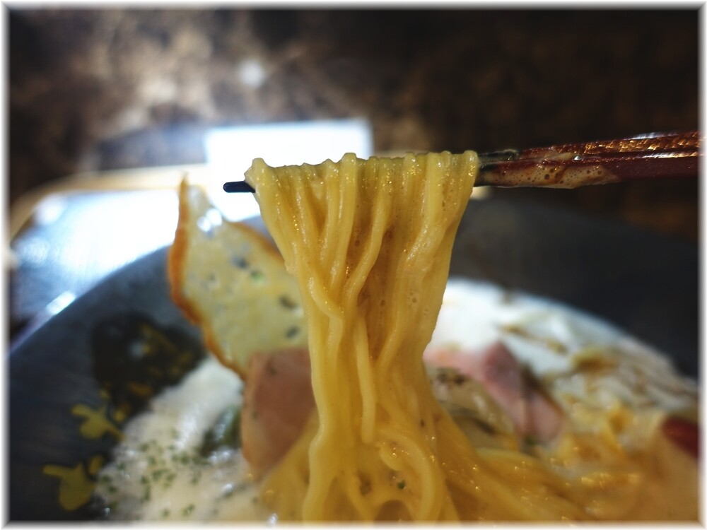 ただいま変身中 牡蠣ラーメン鯛出汁×豆乳の麺