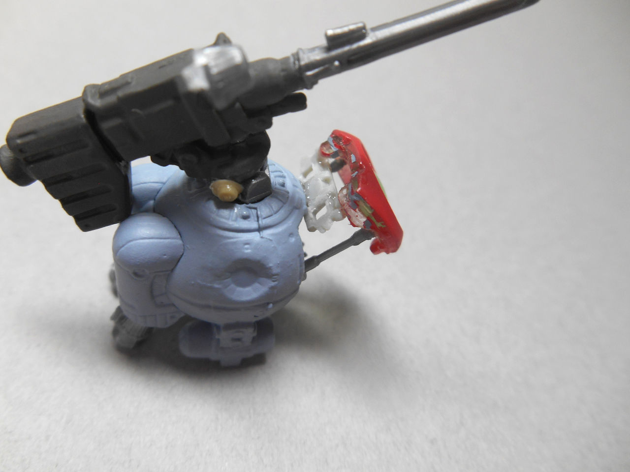 ガンダムコンバージ ボール格納庫①（タミヤ1/35ドイツ小火器セットで 