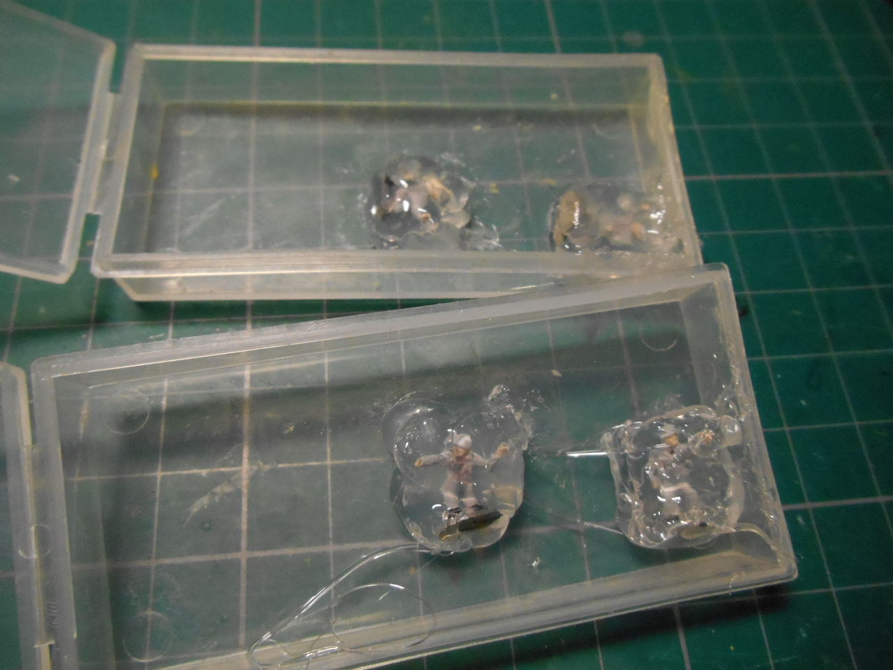 タイムスリップグリコ 鉄人28号 工場 整備員 100均 グルーガン おゆまる型取り複製編 模型制作工房amaroidの模型日誌