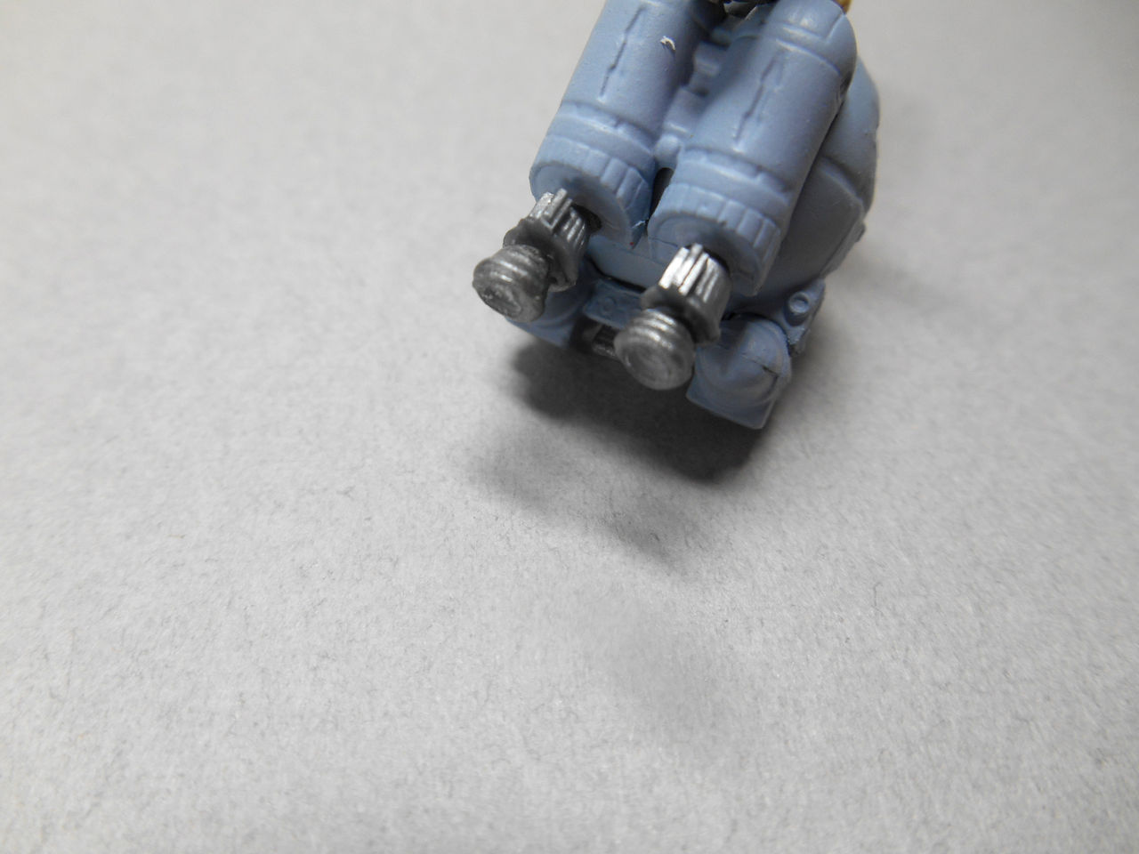 ガンダムコンバージ ボール格納庫①（タミヤ1/35ドイツ小火器セットで 