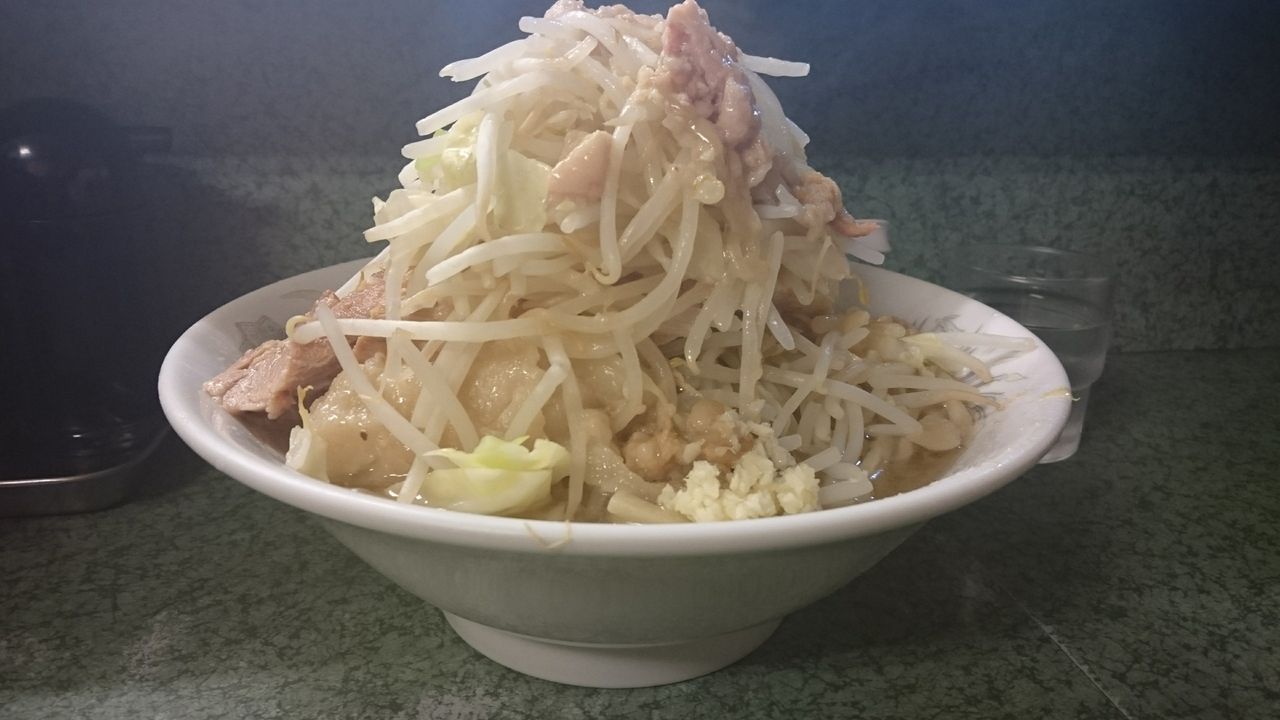 ラーメン二郎新宿小滝橋通り店 デカ盛り 食べ放題 ラーメン 400戦無敗の相模原大食い王