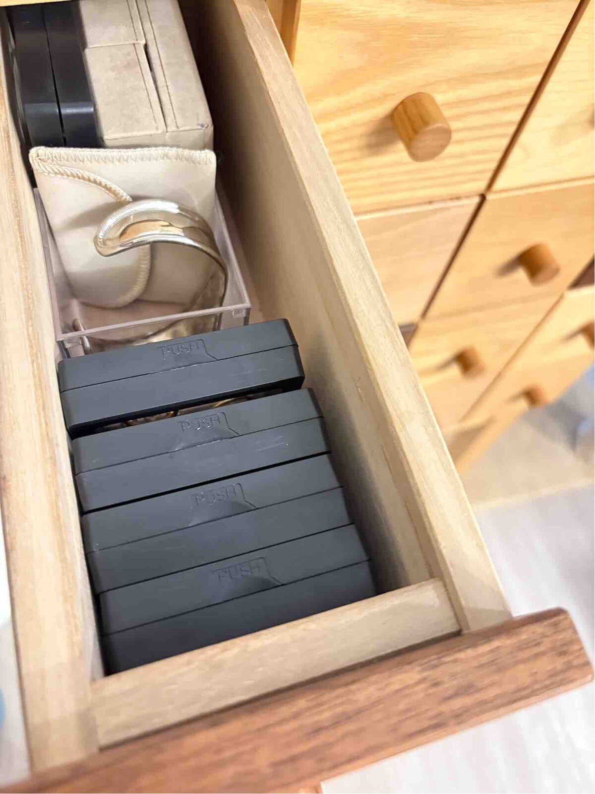 50代からの断捨離習慣｜引き出しひとつの小さな見直しで心もスッキリ