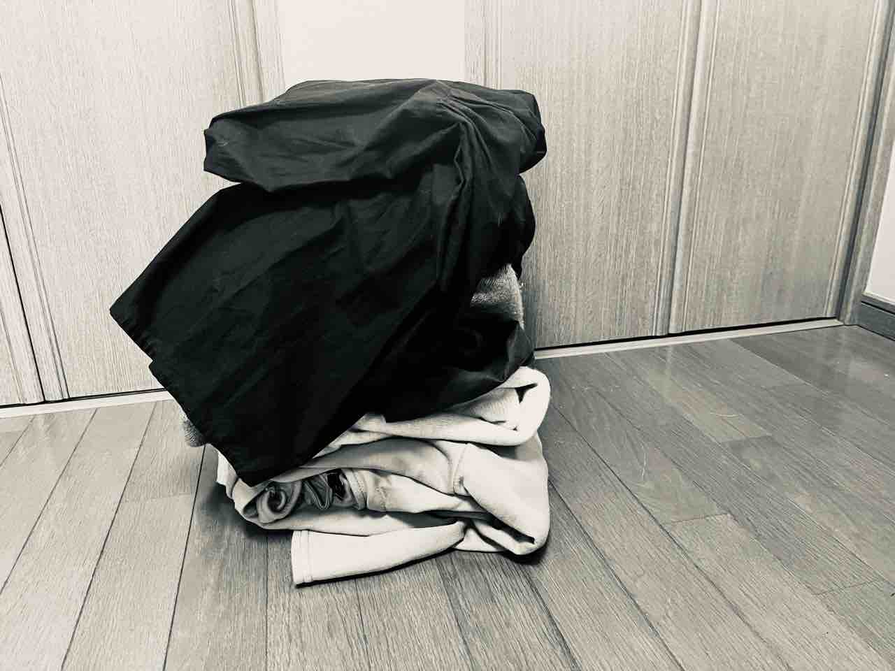 断捨離中　黒　38 断捨離】いる？いらない？どっちかハッキリしてほしい件 | ミニマ