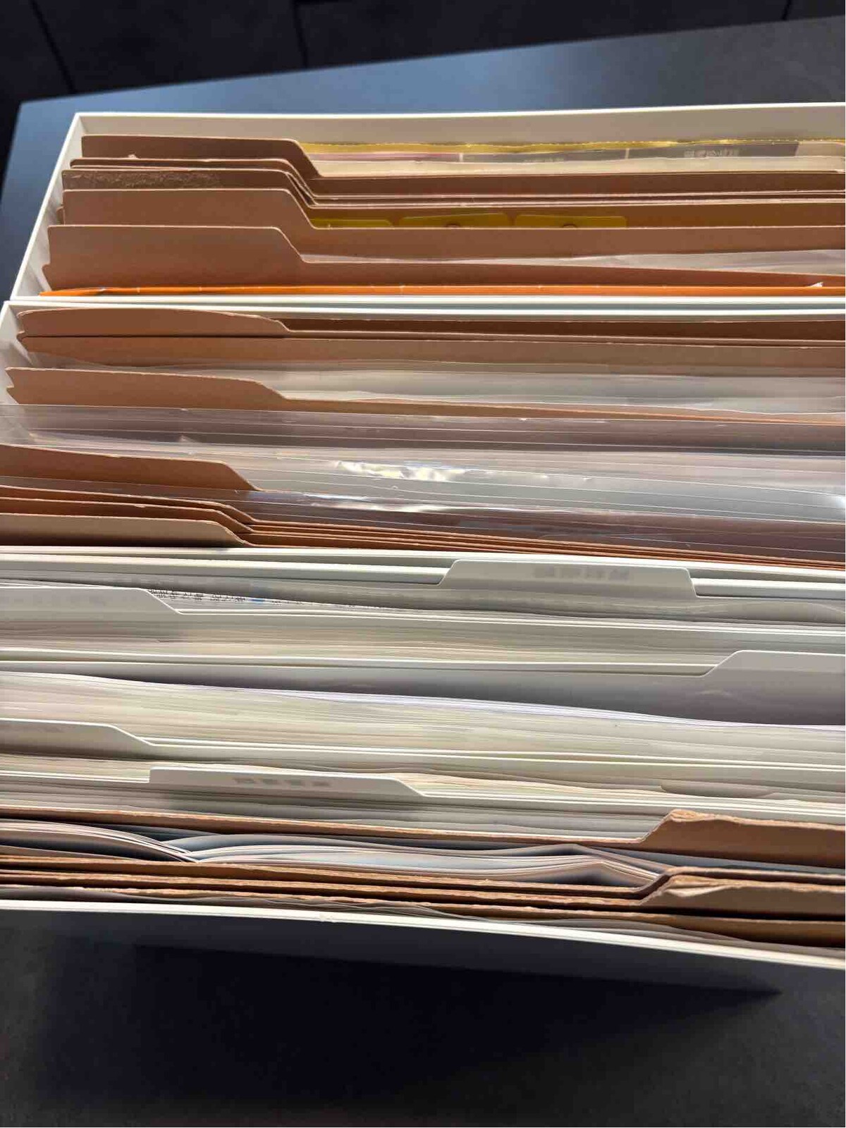 積み重なる紙の山をゼロへ。2ヶ月で家中スッキリ計画・第6週「書類整理