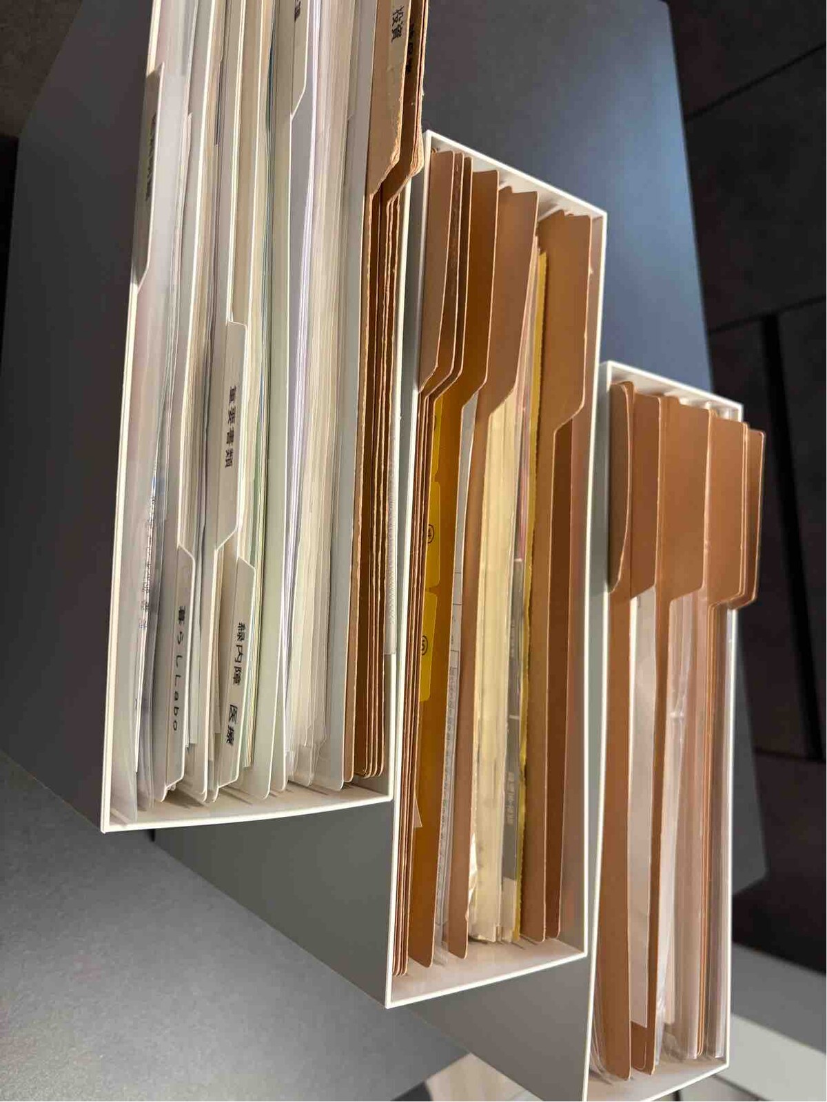 積み重なる紙の山をゼロへ。2ヶ月で家中スッキリ計画・第6週「書類整理