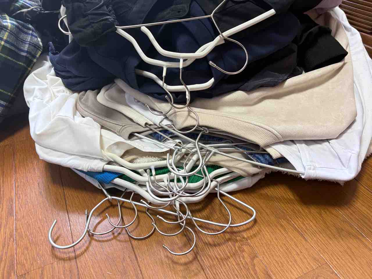 断捨離実行中】クローゼット全出しでスッキリ!50代主婦が実践 断捨離実行中】クローゼット全出しでスッキリ!50代主婦が実践