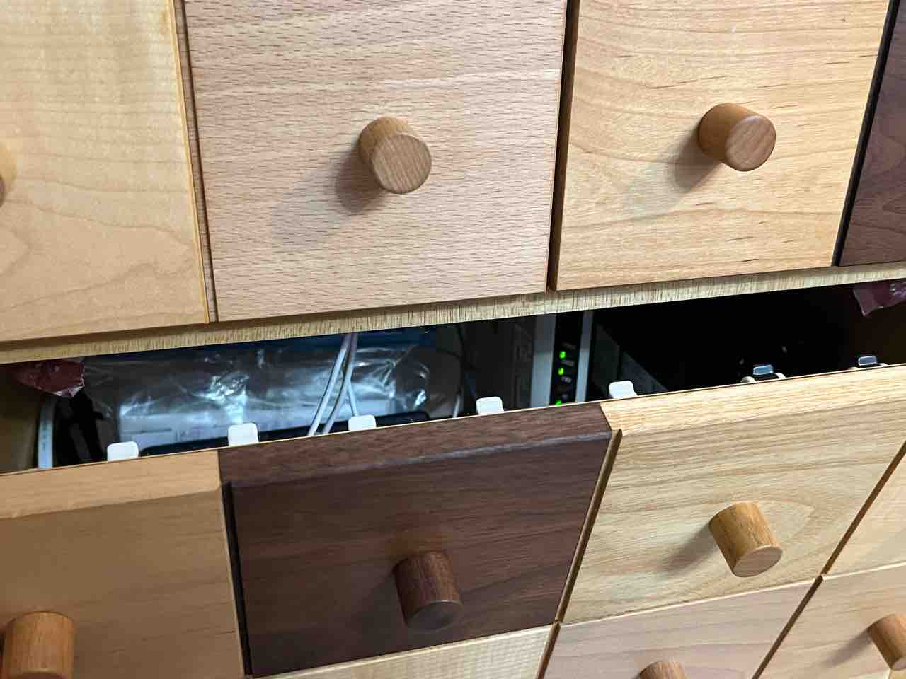 断捨離】絡まったケーブルを解き放す！暮らしをシンプルにするための
