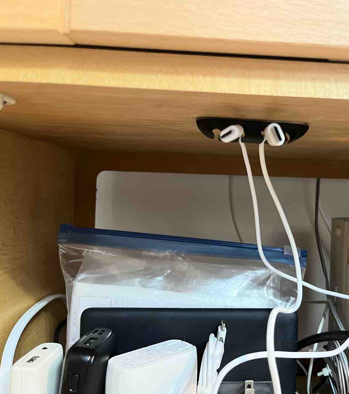 断捨離】絡まったケーブルを解き放す！暮らしをシンプルにするための