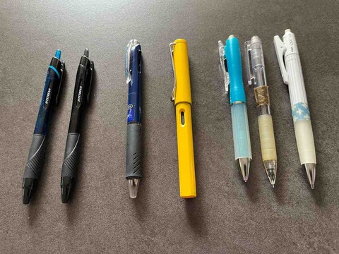 断捨離】捨てられないシリーズ ペンや消しゴムどれくらいある