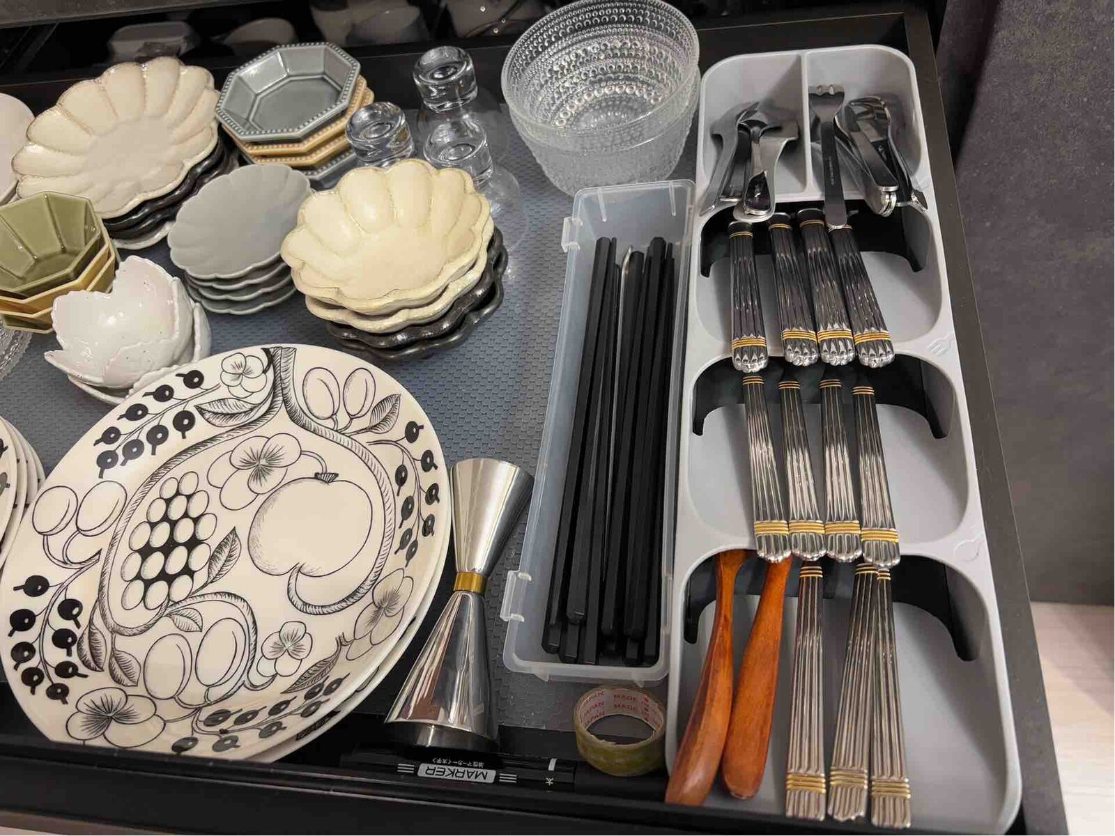 食器棚の引き出しを断捨離｜“使っている物だけ”が残る心地よい台所へ