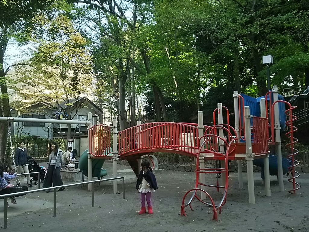 子供が大喜び 中根公園の滑り台が凄い 自由が丘美容師の徒然 子供が大喜び 中根公園の滑り台が凄い 自由が丘美容師の徒然