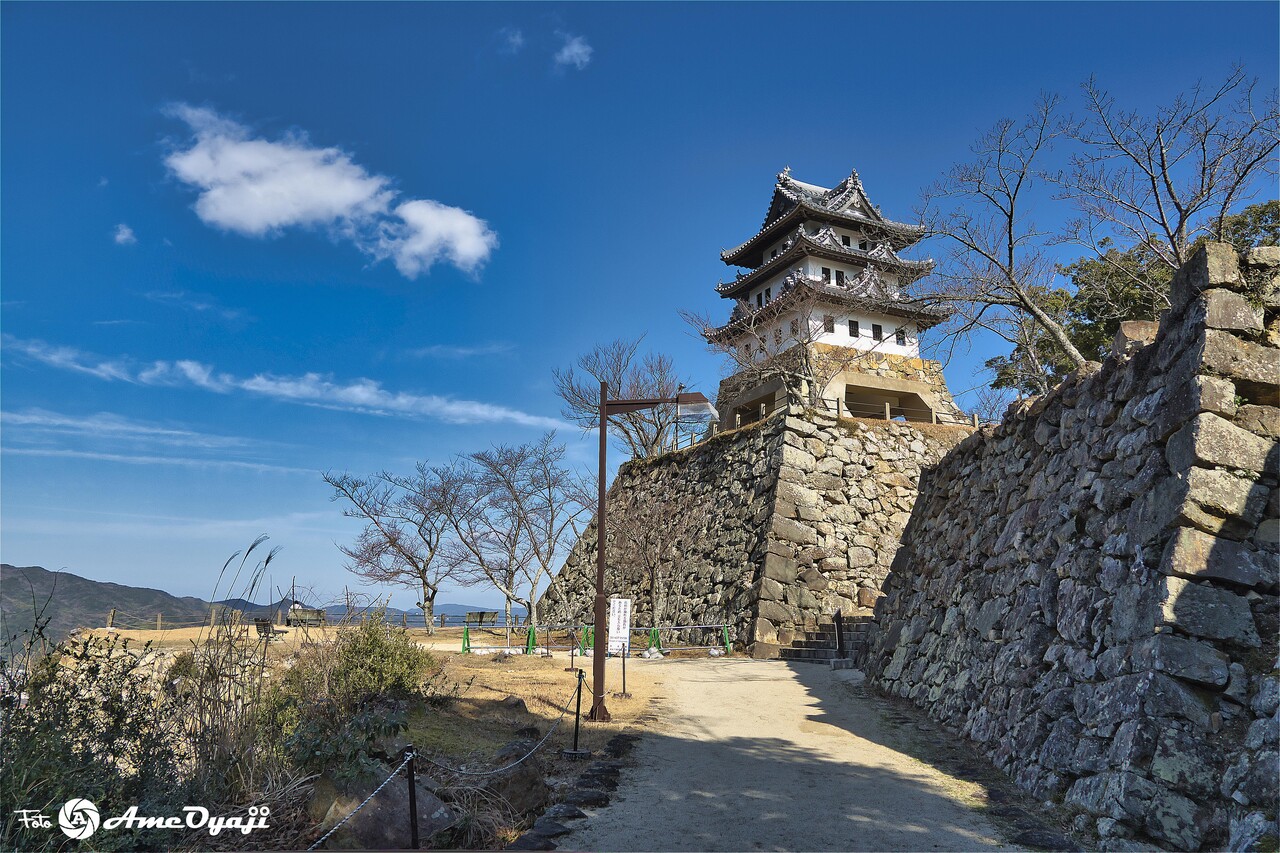 洲本城跡 水軍の城として築かれた洲本城 洲本八景といわれる眺めはバツグン 絶景に出逢いたくて ひとり旅 ワンシーンに想いを込めて