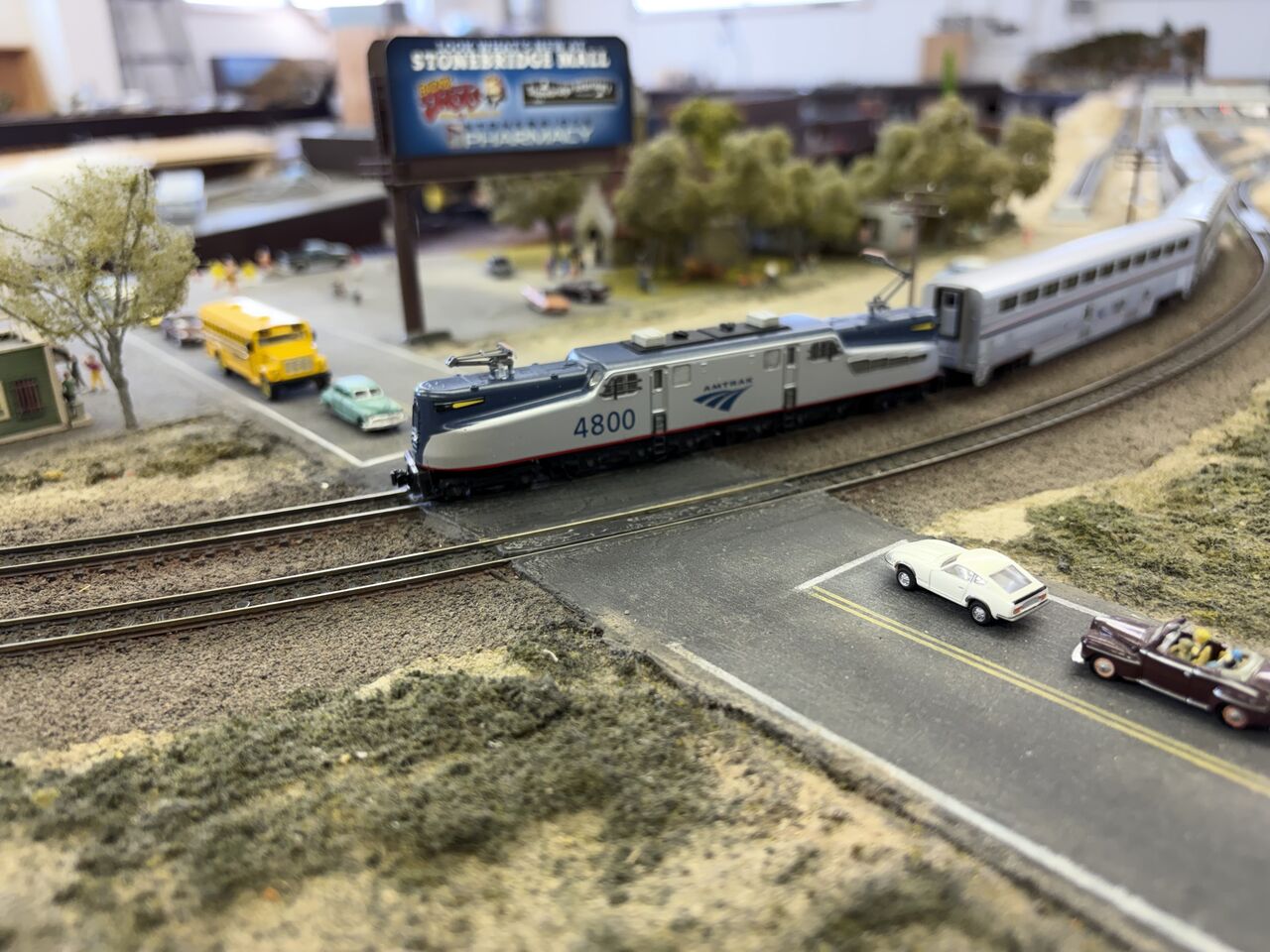 American Nscale Association:Amtrak GG-1 #4800 + Bi-Level Passenger ...