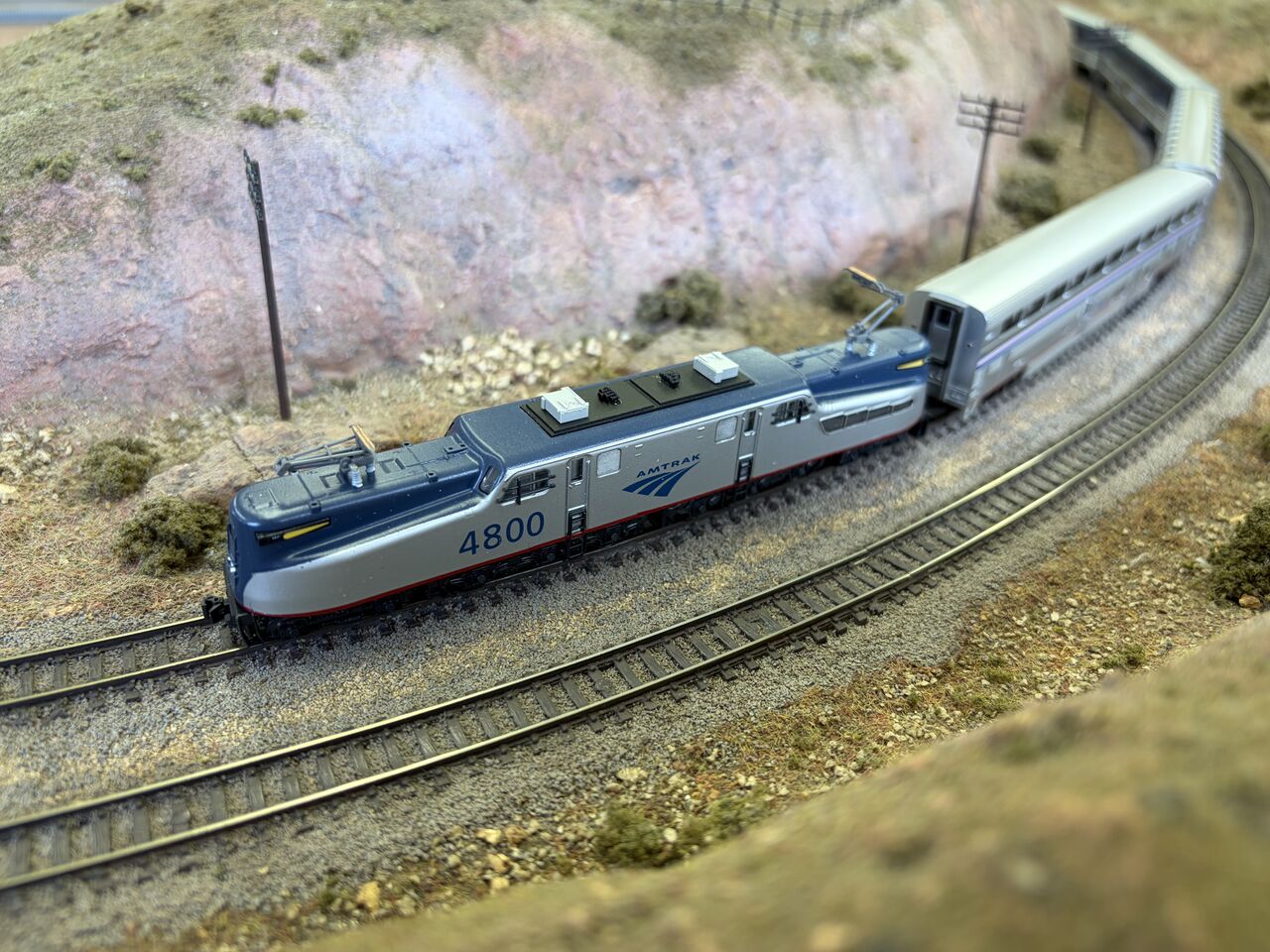 American Nscale Association:Amtrak GG-1 #4800 + Bi-Level Passenger ...
