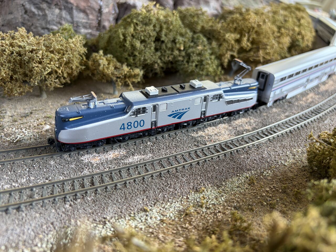 American Nscale Association:Amtrak GG-1 #4800 + Bi-Level Passenger ...