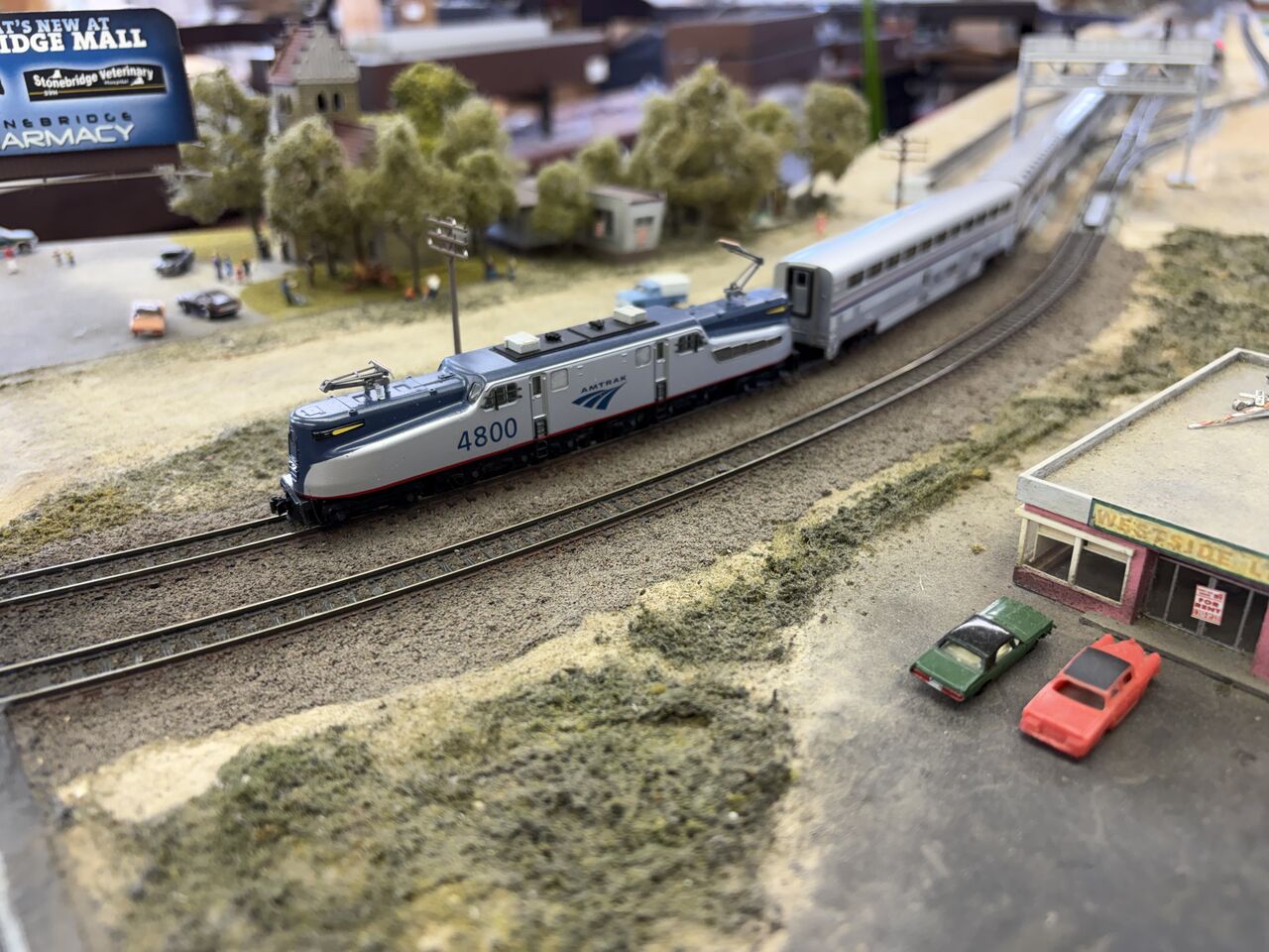 American Nscale Association:Amtrak GG-1 #4800 + Bi-Level Passenger ...