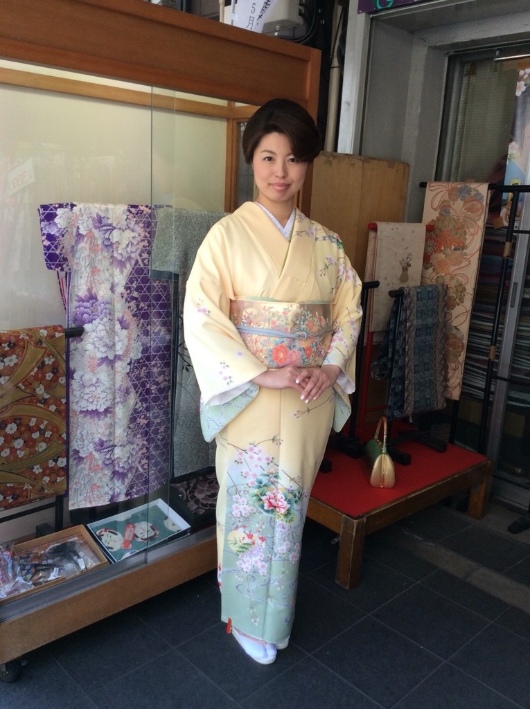 結婚式 披露宴 に訪問着で O O クリーム色の春らしい訪問着 華やかでとっても素敵 お似合いでしたね 浅草さわだ屋 レンタル着物で浅草散策
