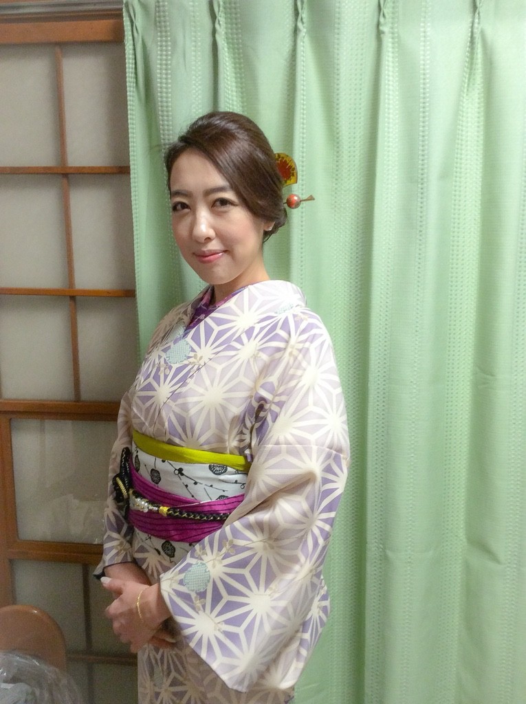 ほんのり薄紫色の麻の葉のお着物 粋な着こなし とっても素敵 お似合いでしたね 浅草さわだ屋 レンタル着物で浅草散策