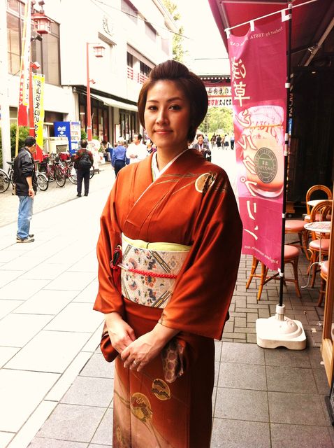 秋のレンタルお着物 浅草散歩お着物はもちろん お呼ばれ 結婚式やお茶会 用の正絹訪問着のお着物もレンタル実施中平成中村座歌舞伎も11月からはじまるよ 浅草さわだ屋 レンタル着物で浅草散策