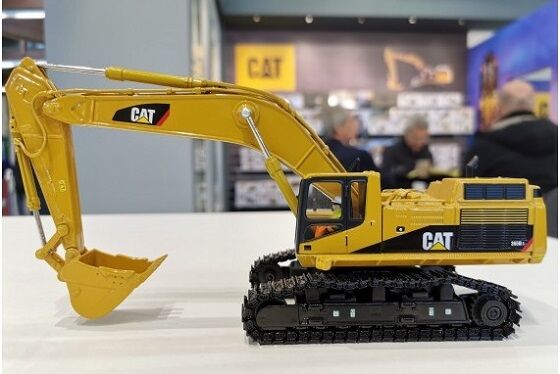New 1/50 CAT 365B L @ DIECAST MASTERS : あっとtkm