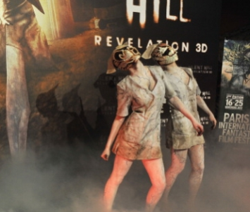 開発中止となった小島監督の「サイレントヒルズ」が復活するかも知れない デル・トロ監督「私も復活への署名にサインしたい」