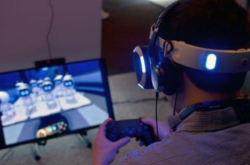 【悲報】アマゾン、ＰＳＶＲの価格を約９万５０００円に設定