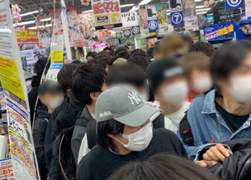 悲報 ヨドバシに Nintendo Switch 目当てに転売ヤーが殺到 超 3密 状態でパニック寸前 警察沙汰も 任天党 にんてんとう 悲報 ヨドバシに Nintendo Switch 目当てに転売ヤーが殺到 超 3密 状態でパニック寸前 警察沙汰も 任天党 にんてんとう